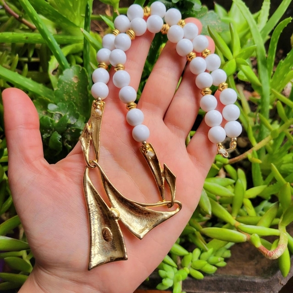 Vintage 10K GP Beaded White / Cream Colored Statement Necklace - Picture 4 of 12